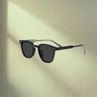 Cermin Mata Hitam Lelaki Besar Dan Tinggi